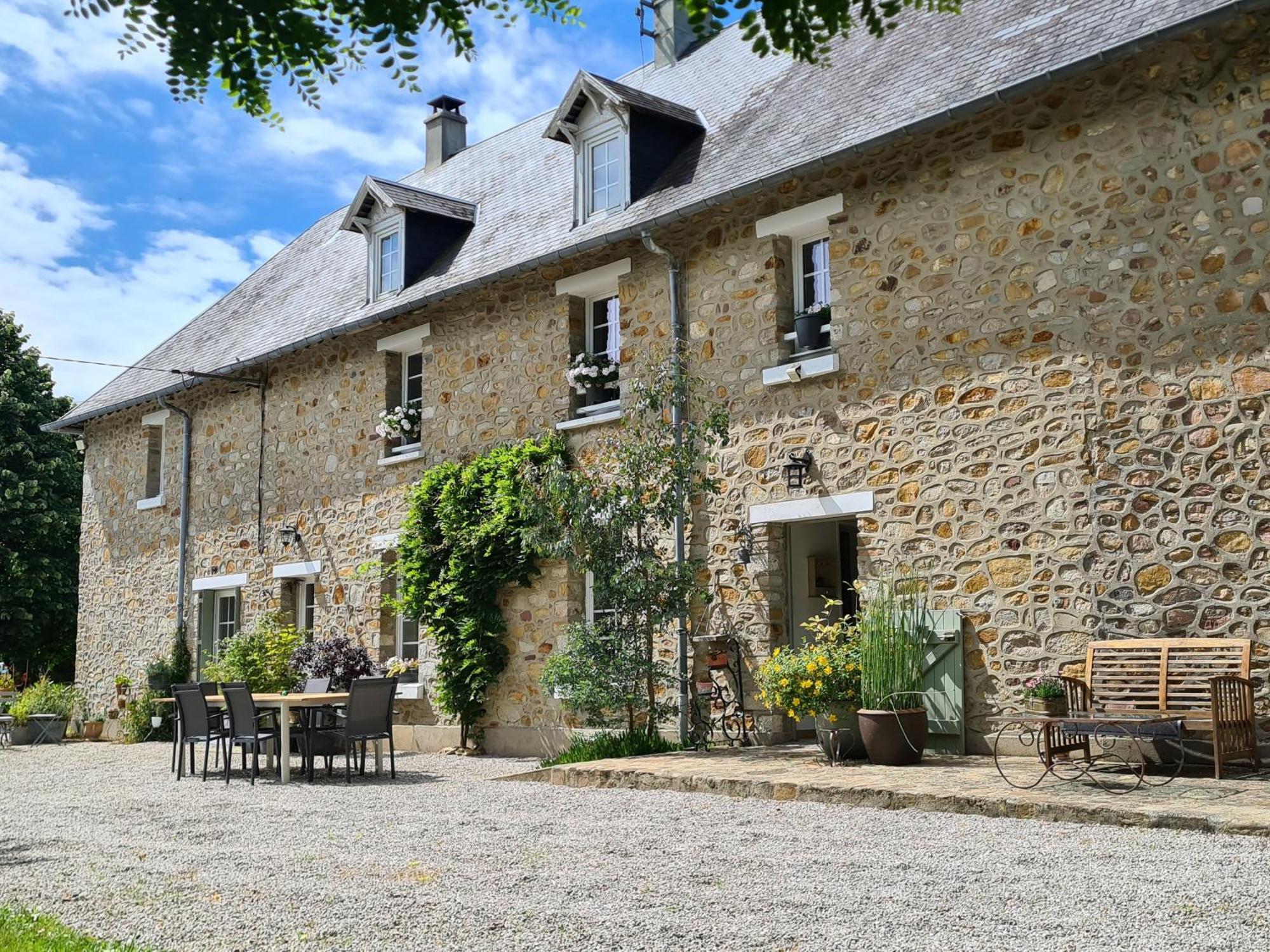 Saint-Germain-Sur-Seves La Maison Des Tilleuls المظهر الخارجي الصورة